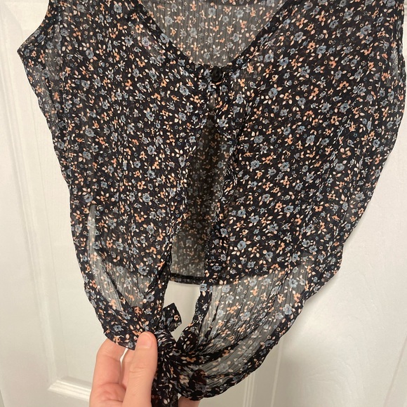 Brandy Melville - Floral Top - Picture 5 of 7